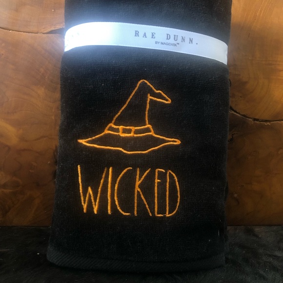 RAE DUNN 🖤🎃 Set of 2 Hand Towels - “Wicked” Witch Hat - Halloween Decor - Picture 2 of 3